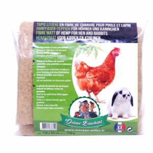 Tapis en chanvre et poule qui a la diarrhée
